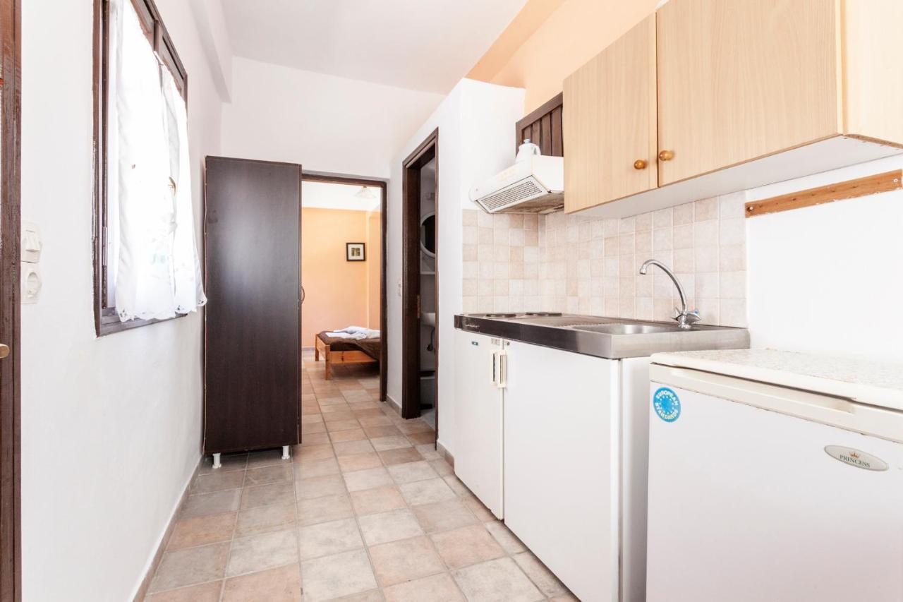 One Bedroom Apartment With Kitchenette# 12 A Raches  Exterior photo