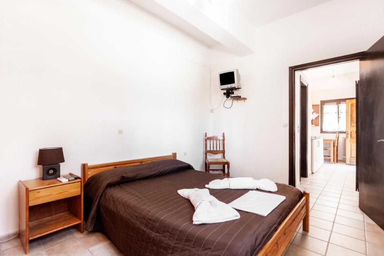 One Bedroom Apartment With Kitchenette# 12 A Raches  Exterior photo