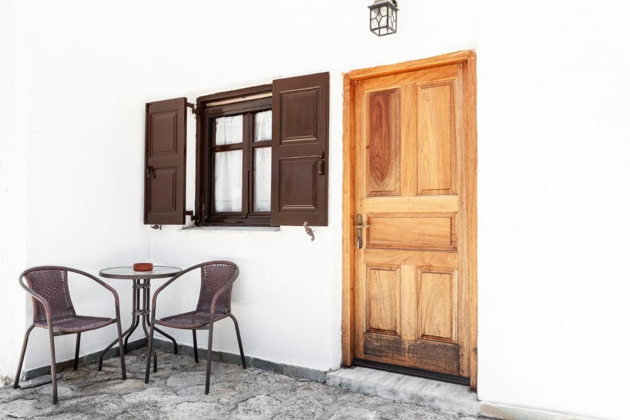One Bedroom Apartment With Kitchenette# 12 A Raches  Exterior photo